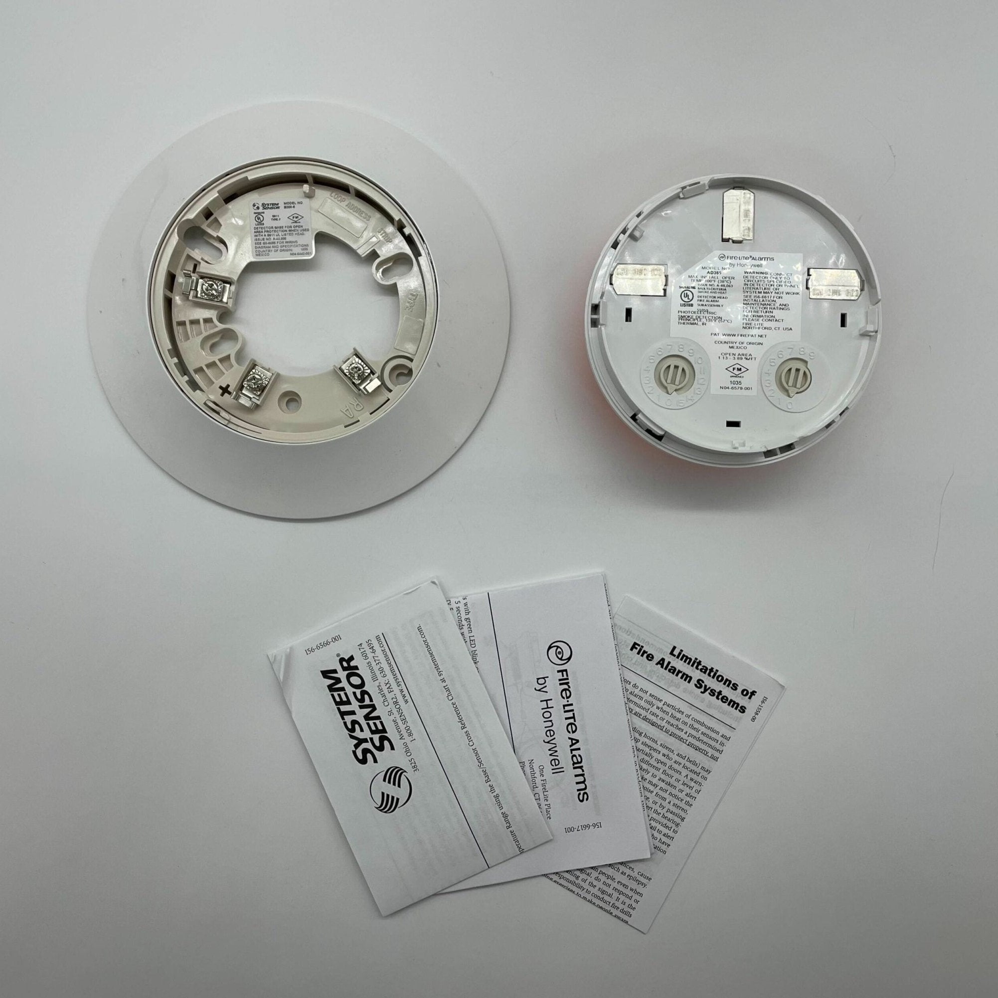 Fire-Lite AD365 smoke detector with photoelectric sensor, designed for residential and commercial smoke detection systems.