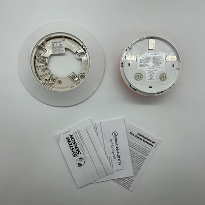 Fire-Lite AD365 smoke detector with photoelectric sensor, designed for residential and commercial smoke detection systems.