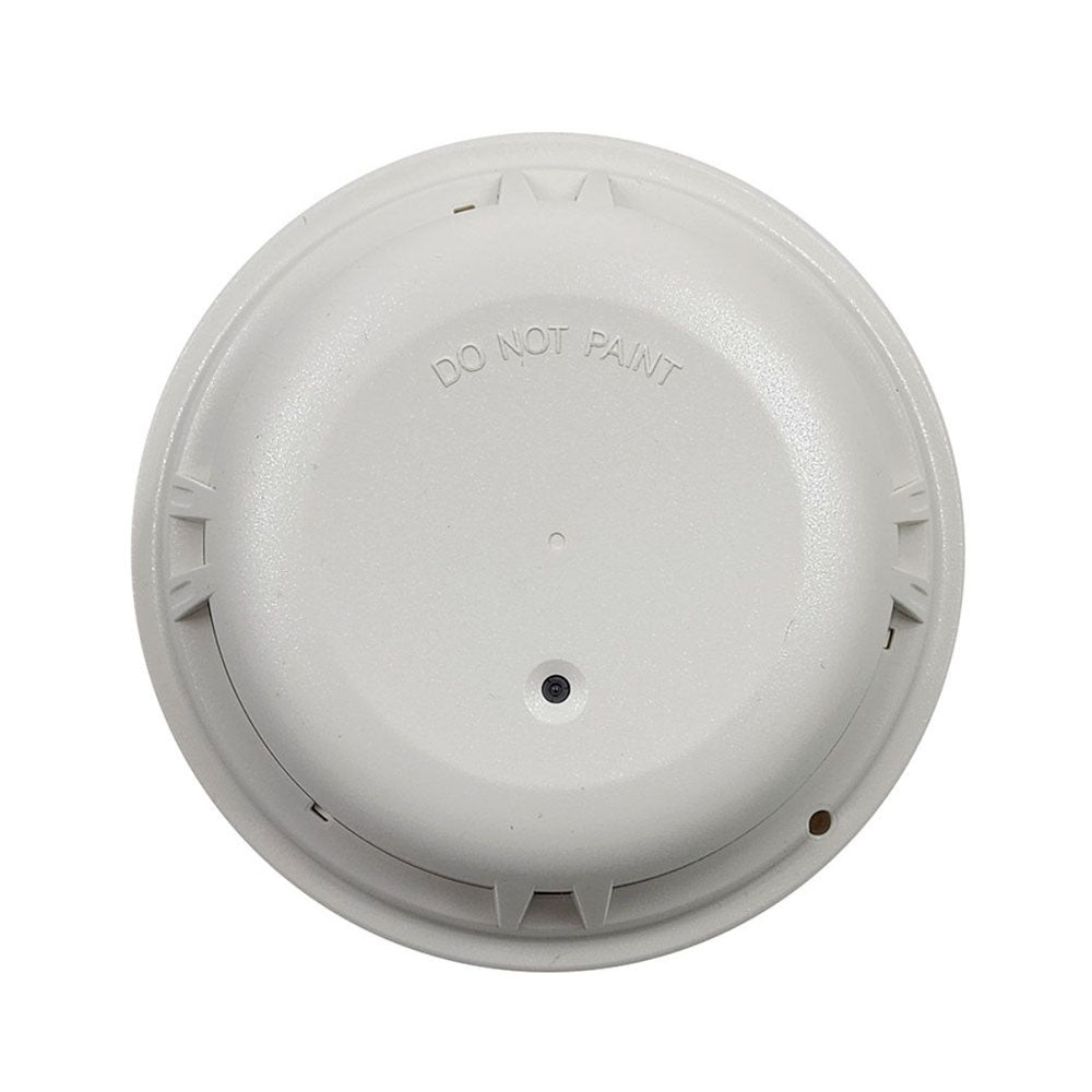 Siemens FDOOT441 smoke detector with multi-criteria fire alarm, mounted on ceiling in a home setting.