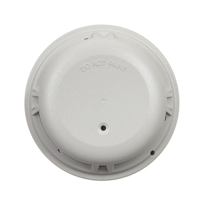 Siemens FDOOT441 smoke detector with multi-criteria fire alarm, mounted on ceiling in a home setting.